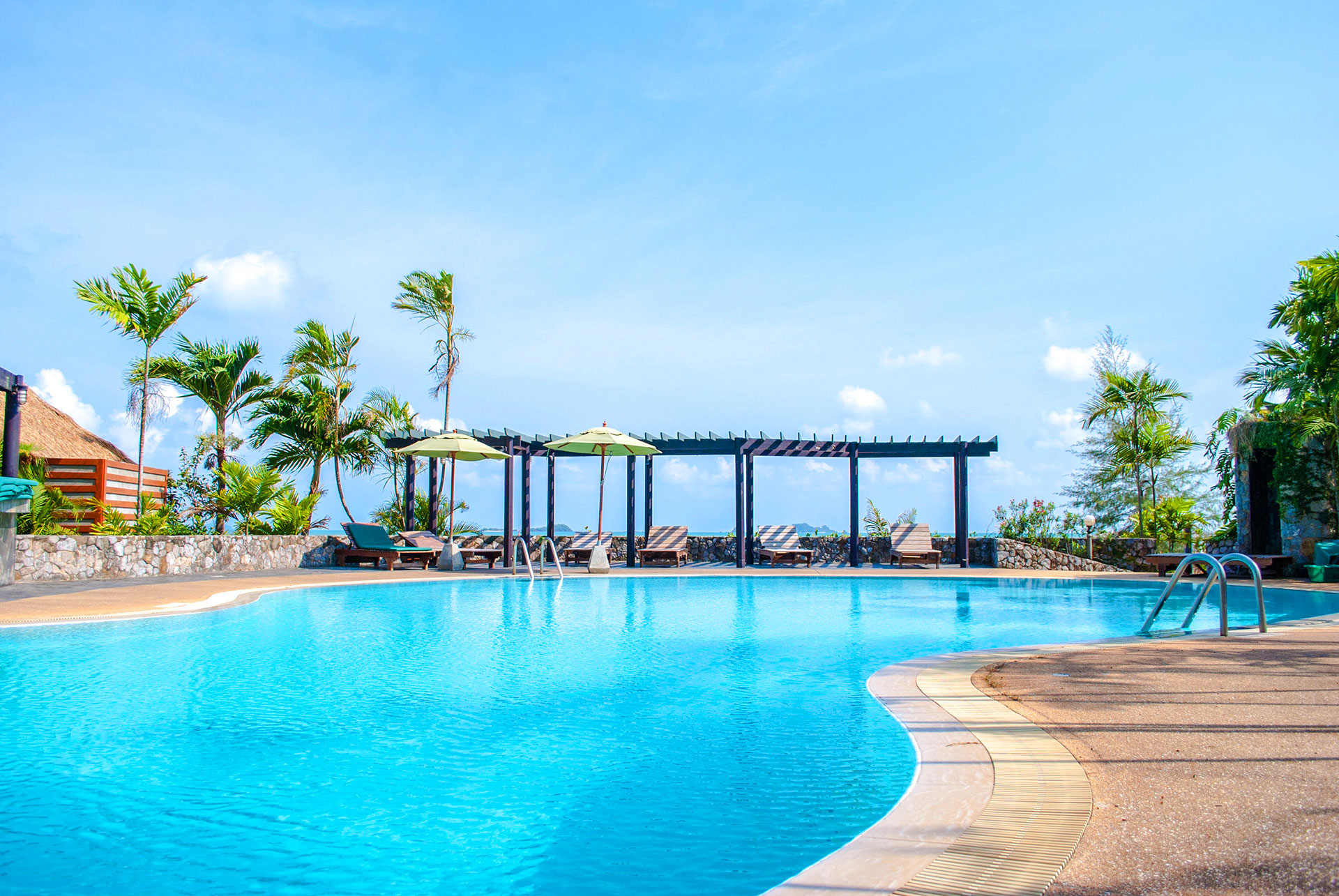 Pool Hardscape Design: Transform Your Backyard Into a Stunning Resort Oasis